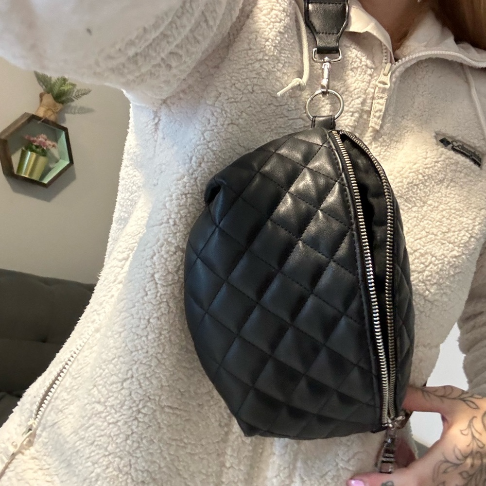 STEVE MADDEN black leather silver buckles Crossbody Bag